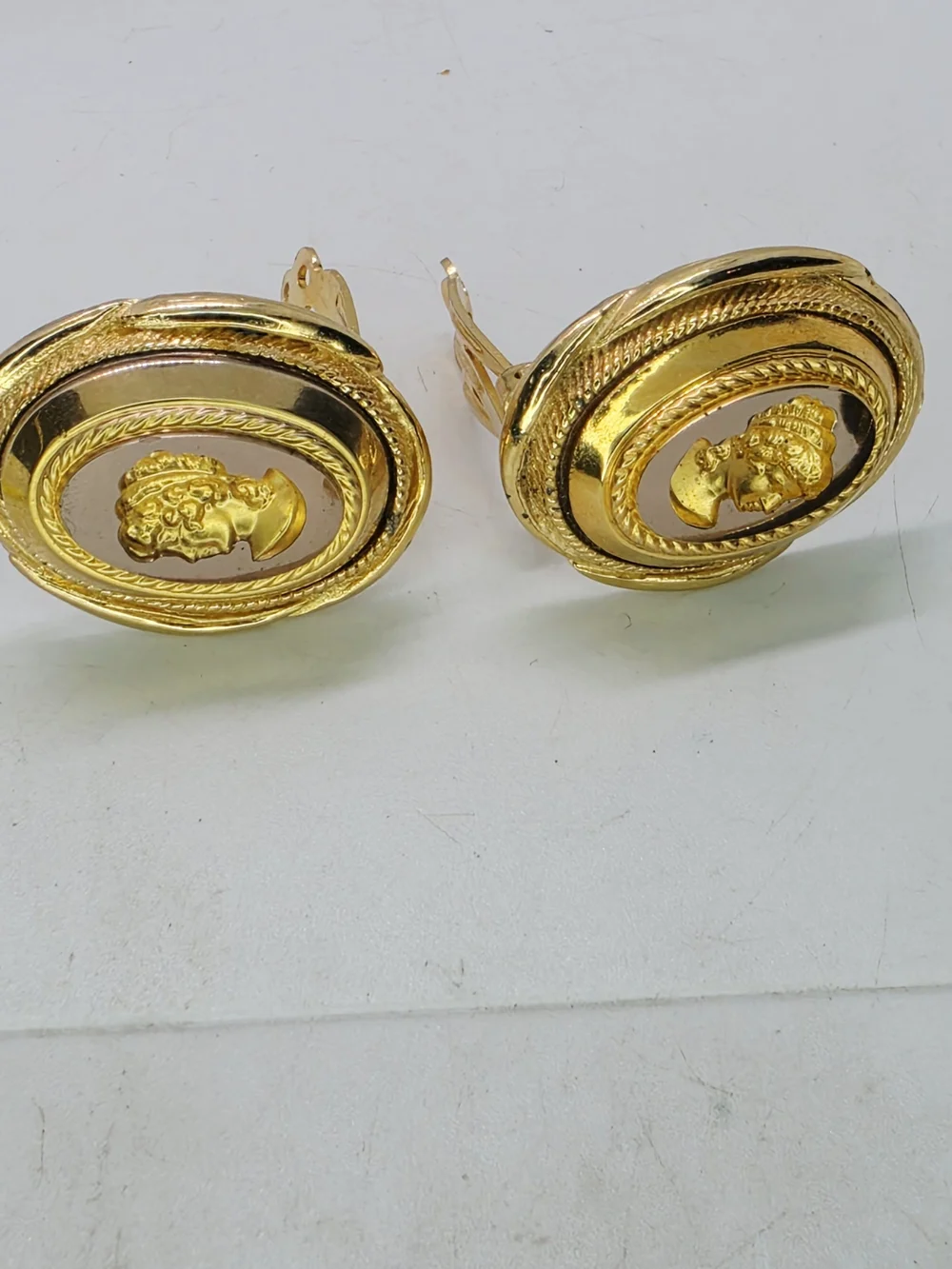 N/A elegant gold